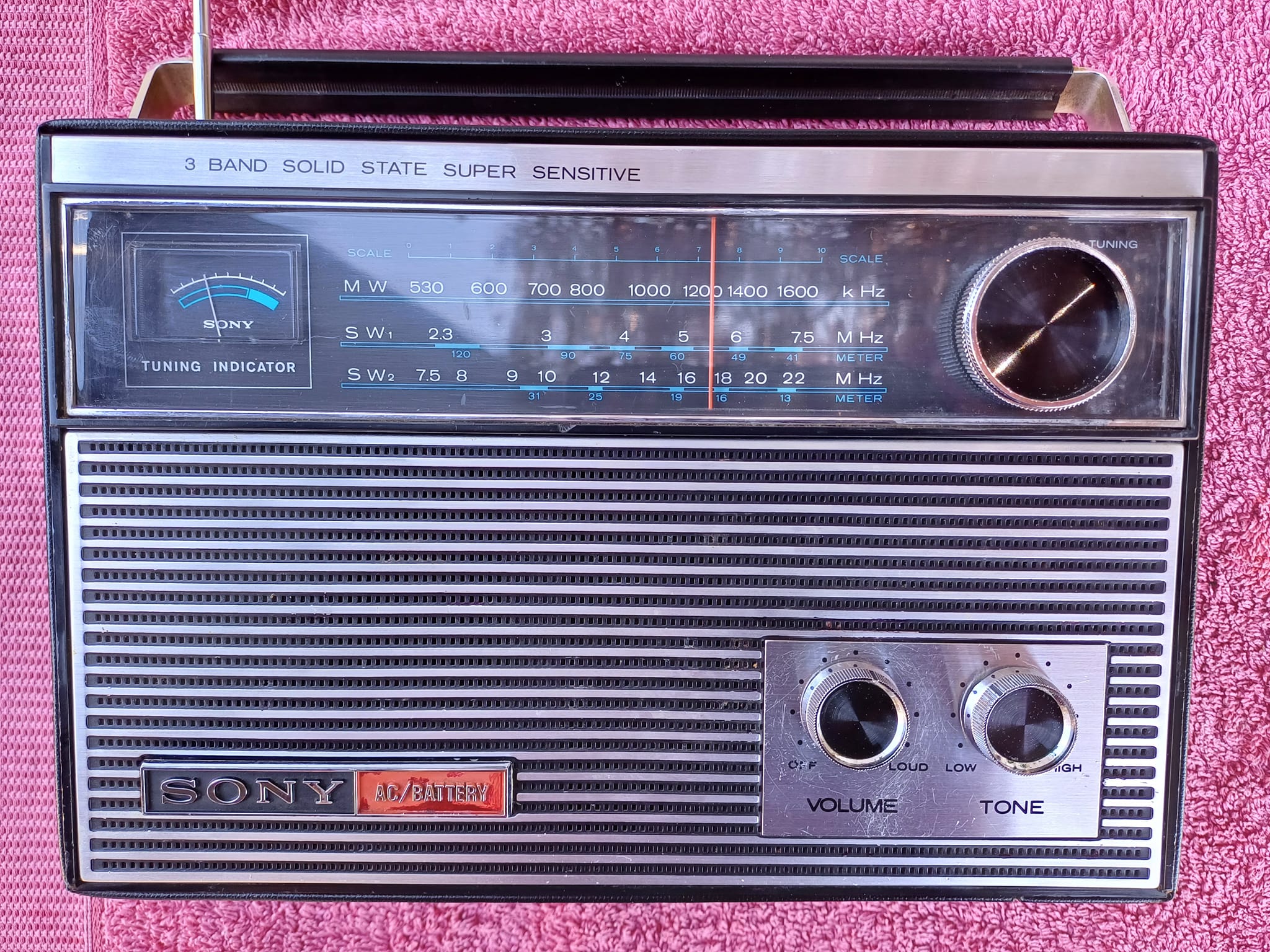 Sony SRF-220 transistor radio designs