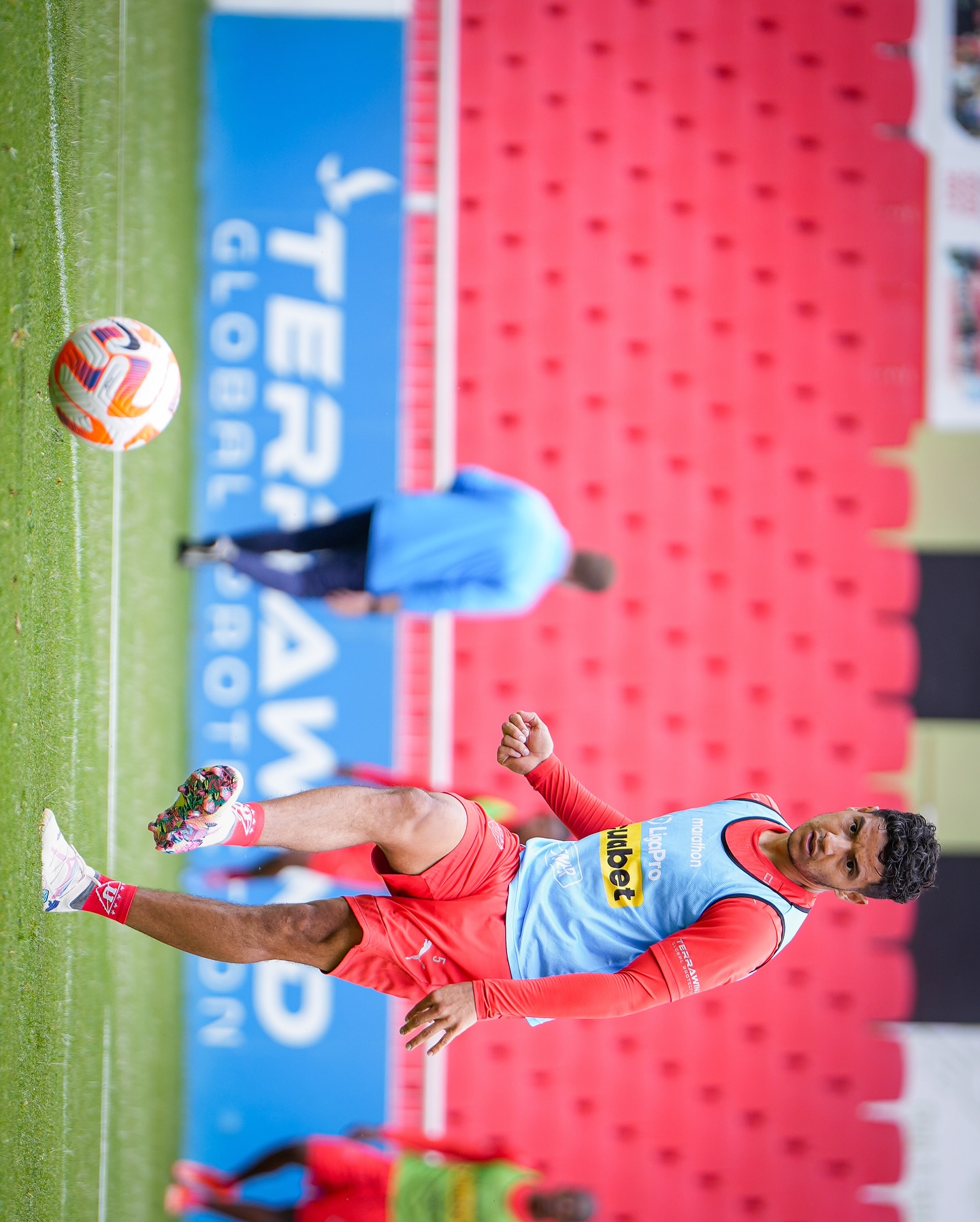 Liga Deportiva... - Liga Deportiva Universitaria