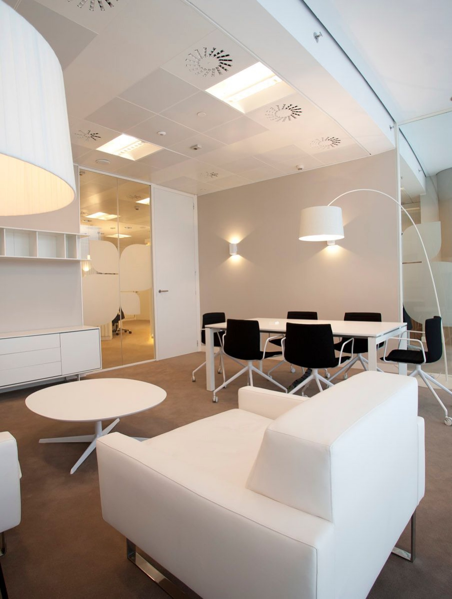 Sube Susaeta Interiorismo - OFICINAS @cinfasalud Detalles de la ...