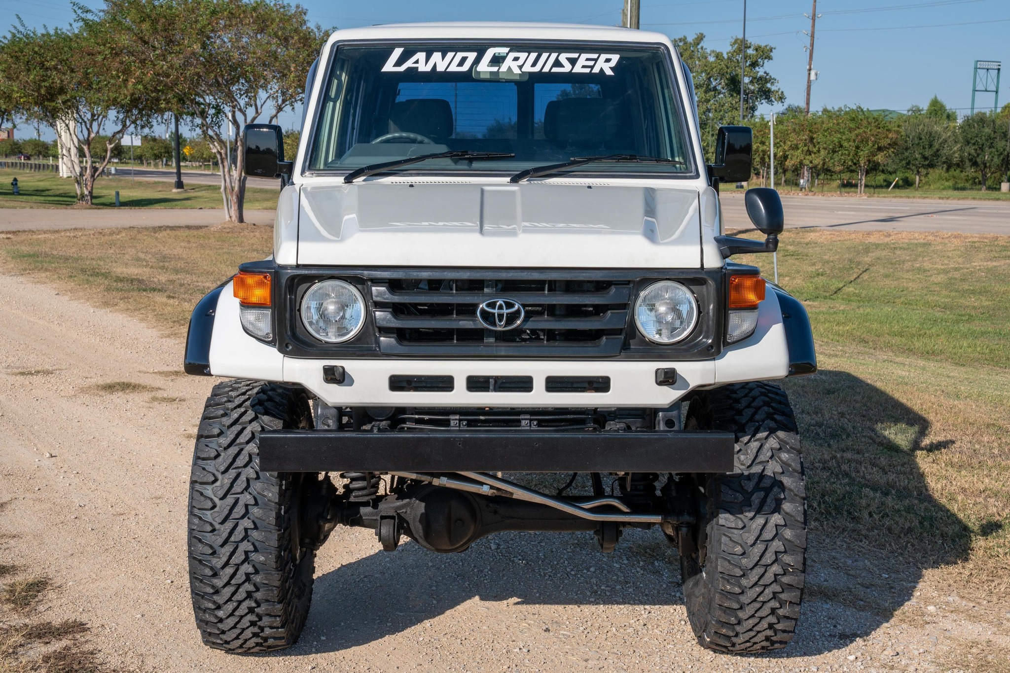 This is one cool 70-series! This example, a 2000 Land Cruiser ZX