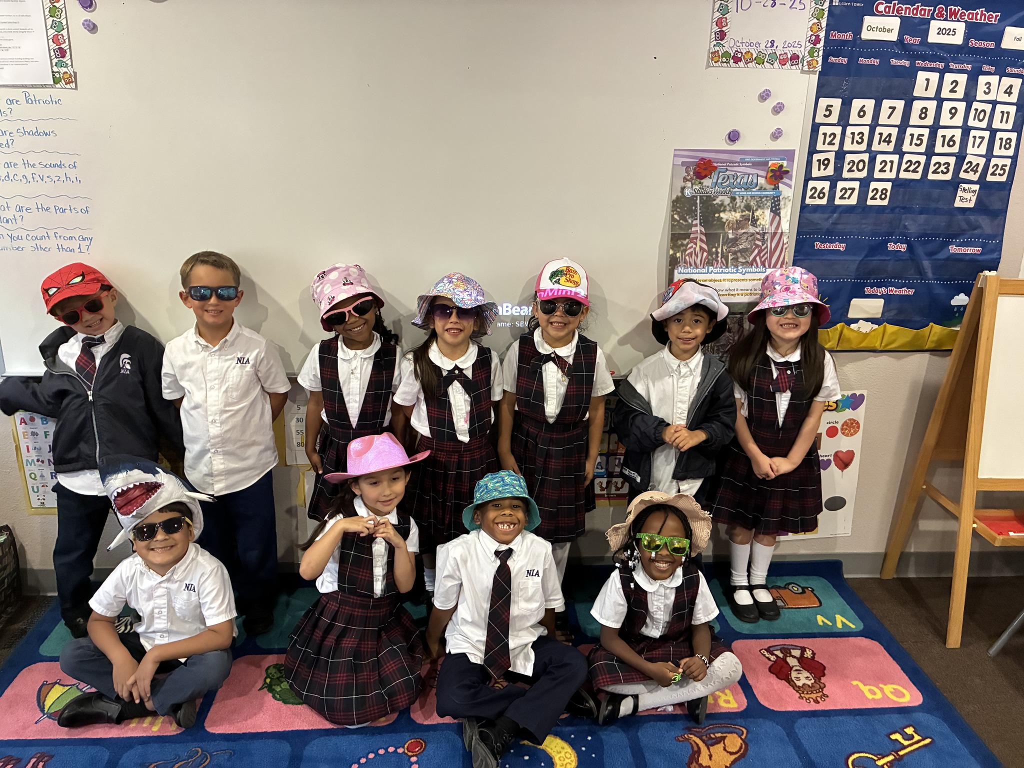 😎🎩 Red Ribbon Week Fun! 🎩😎... - NIA Cedar Hill Elementary | Facebook