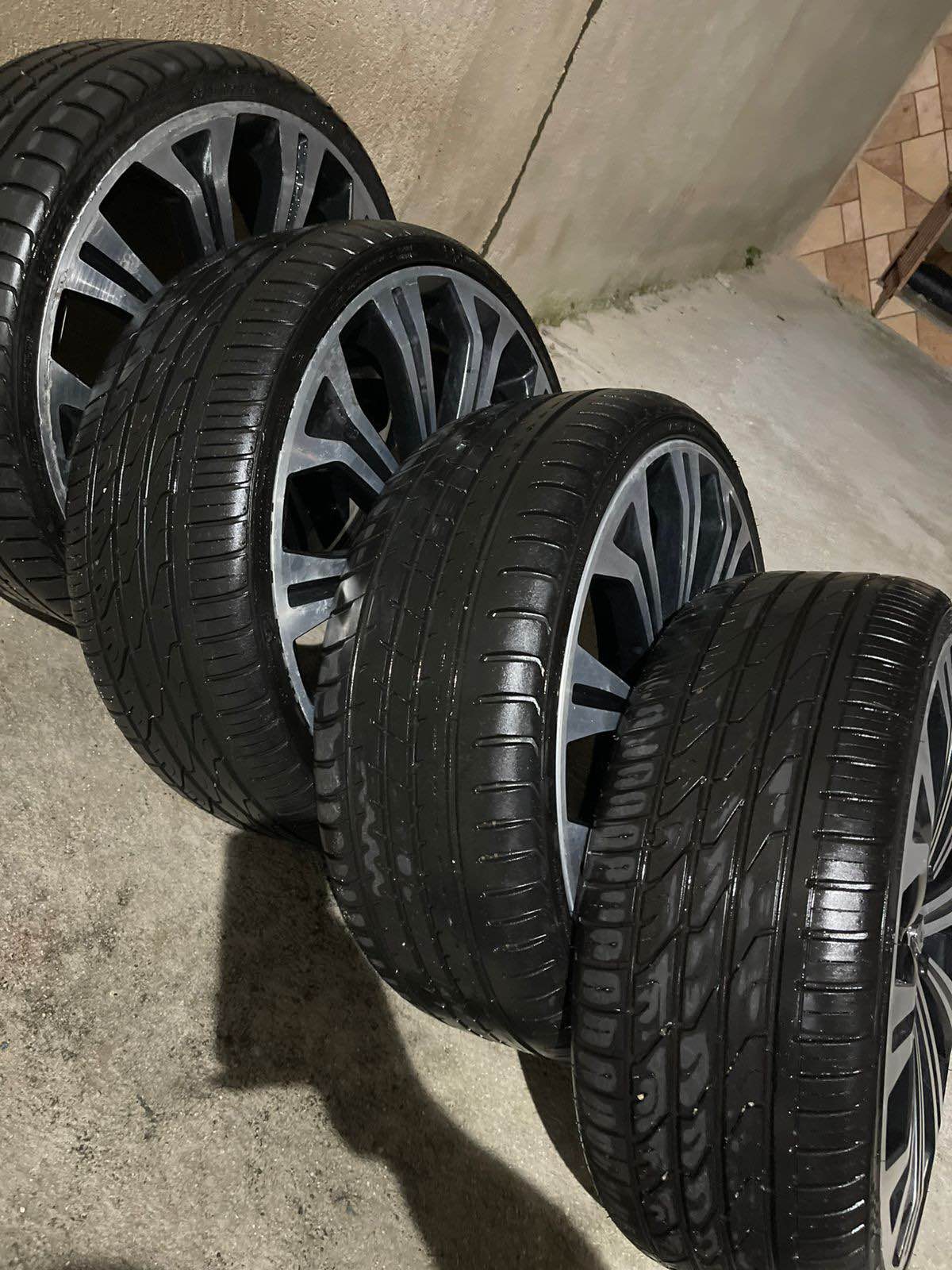 Aro 20 completo , não faço rolo - Car Wheels, Tires & Parts - Duque de ...