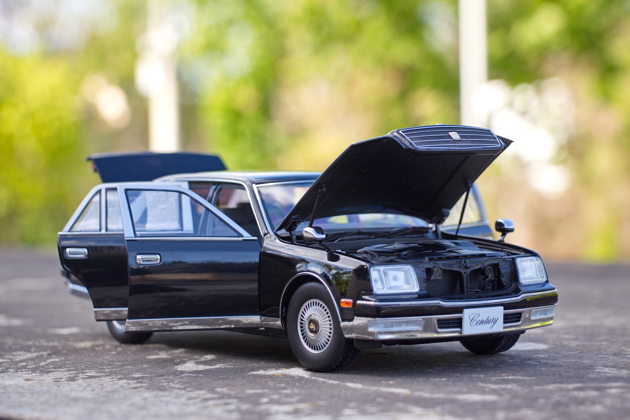 Toyota Century V12 G50 series Black 1997 - Almost Real / 1:18