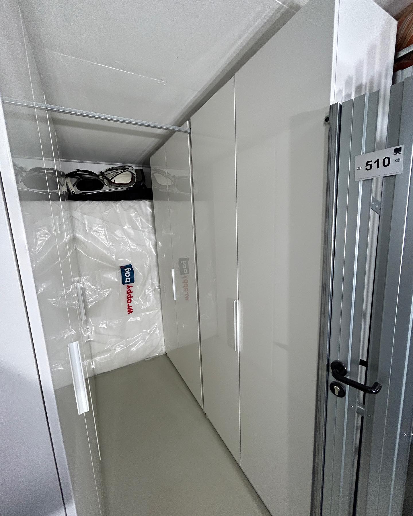 Auf engsten Raum Pax Schranke montiert. Das maximale aus dem kleinen Kellerraum rausgeholt. 👨🏻‍🔧 #ikea #ikeapax #möbelmontage #schrank #schränke #keller #hausmeister #hausmeisterservice #homeservice #schmidthomeservice #badkreuznach
