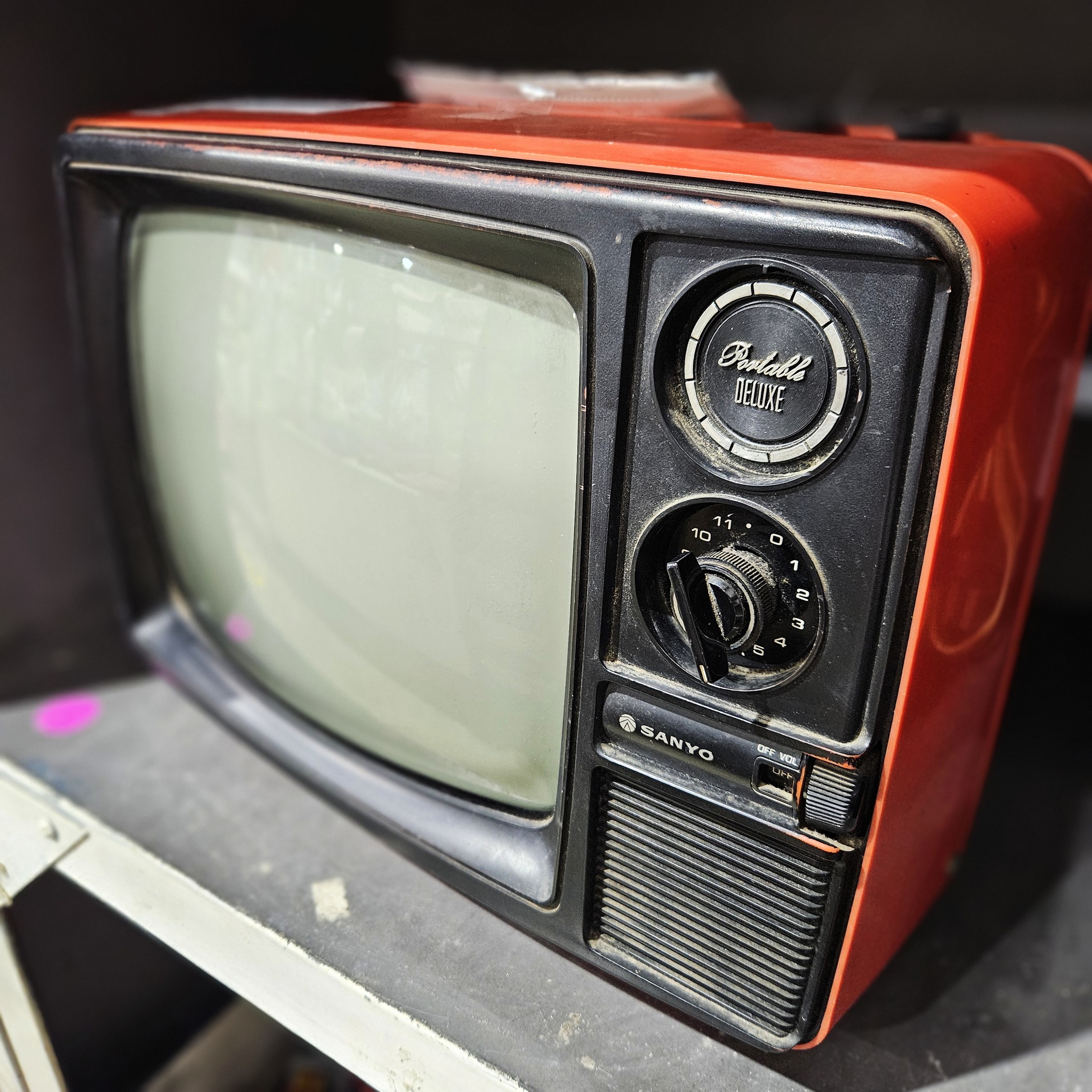 📺 Journey back in time to the 1970s with this retro CRT TV
