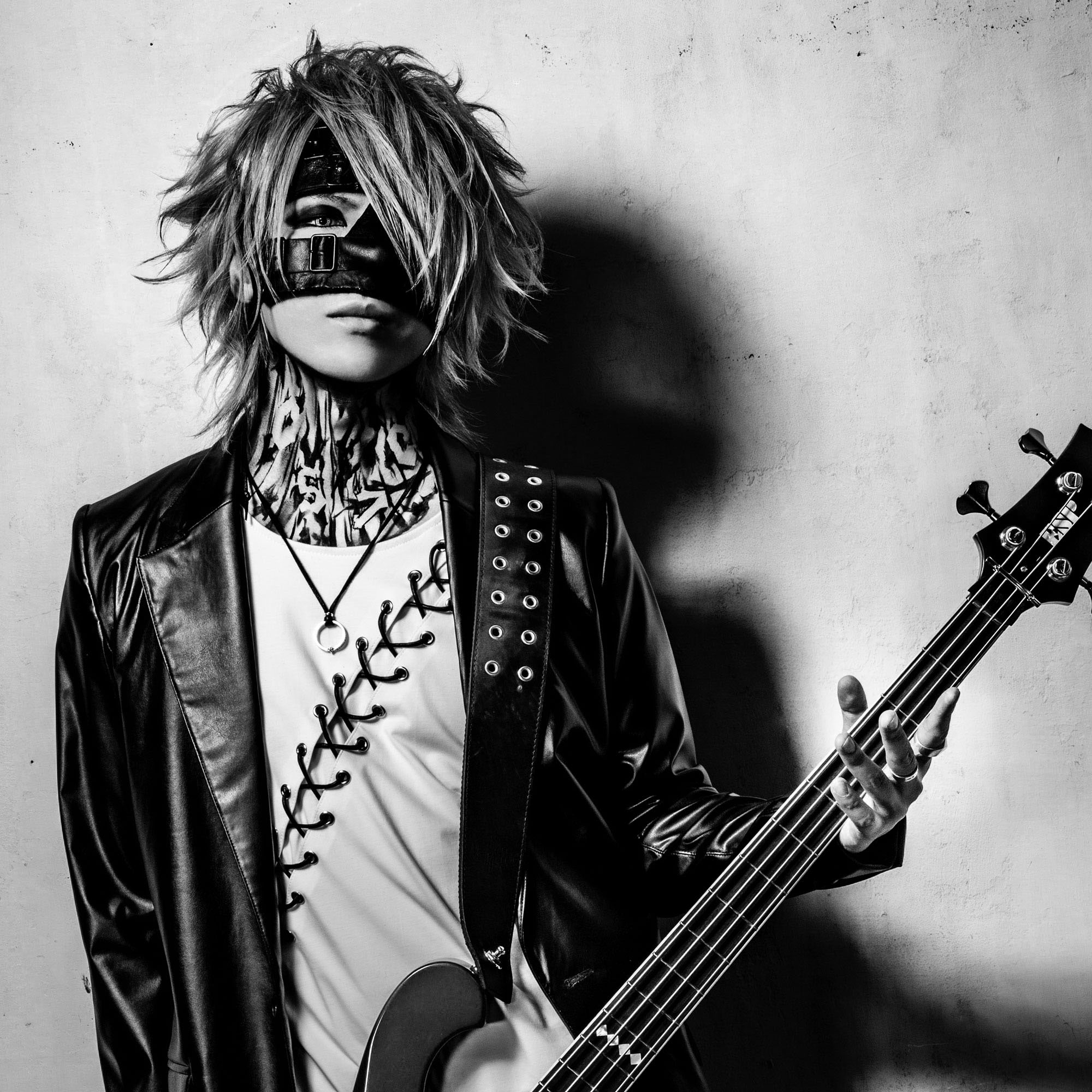 今天是日本的貝斯之日獻上the GazettE-REITA 也歡迎大家在SNS上分享