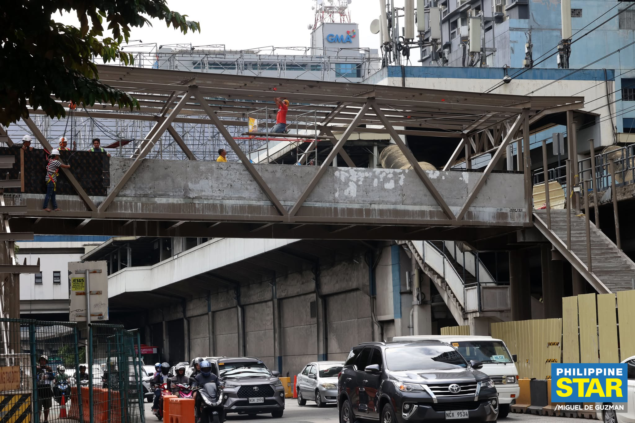 Philippine - BYE, BYE MOUNT KAMUNING? Workers continue with ongoing ...