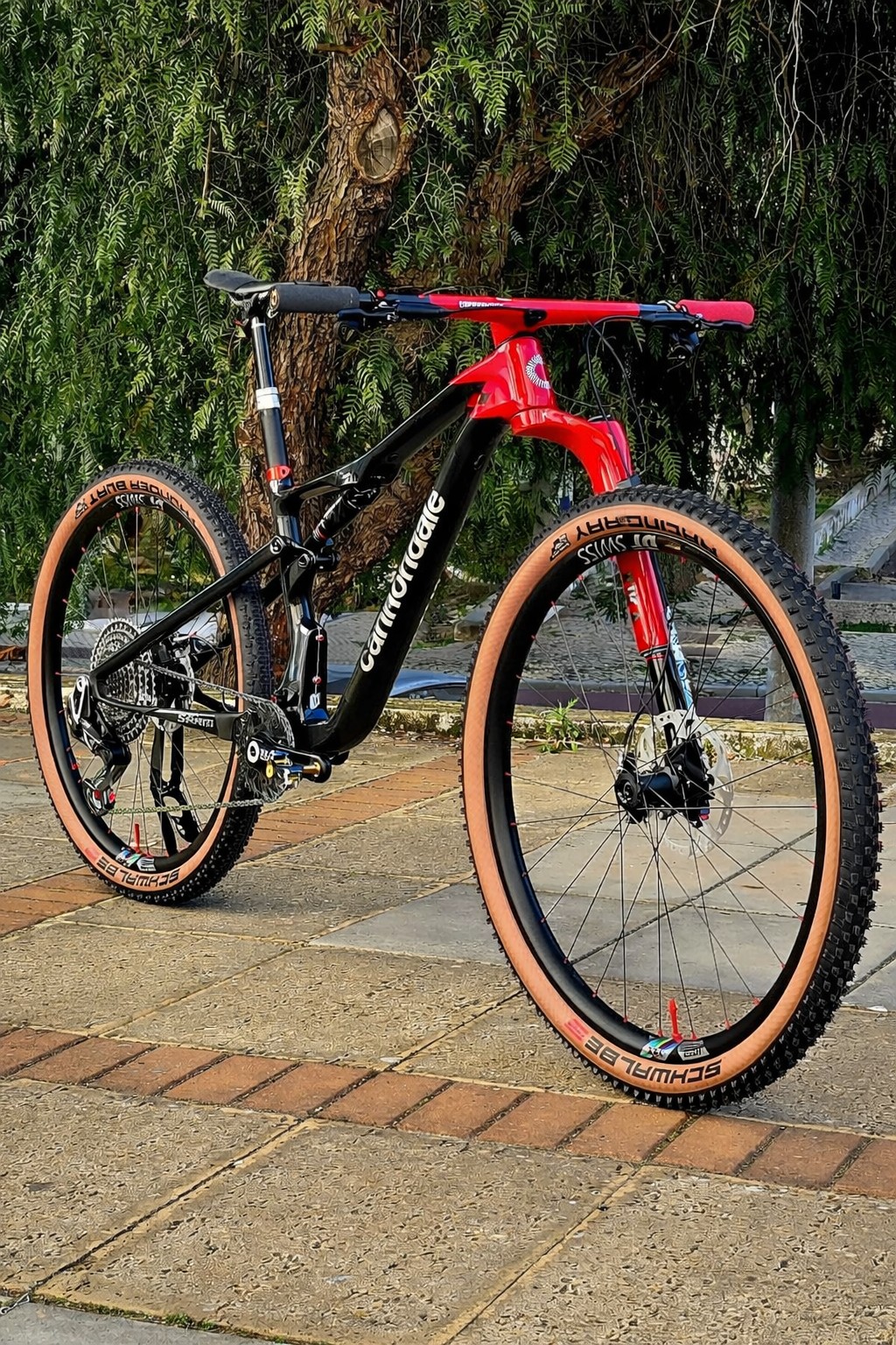 Canyon Aeroad CF SLX 9.0 Disc + SRAM Red eTap AXS + Zipp 404 NSW
