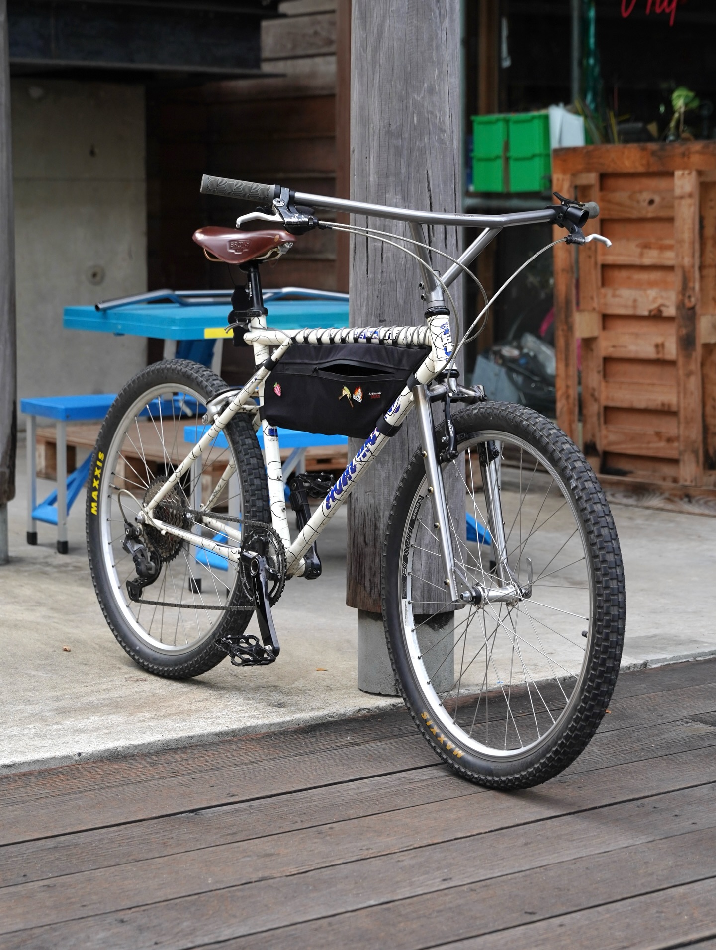 Installed @stridsland_journal Bull ship bar & Barnacle Lite fork 
