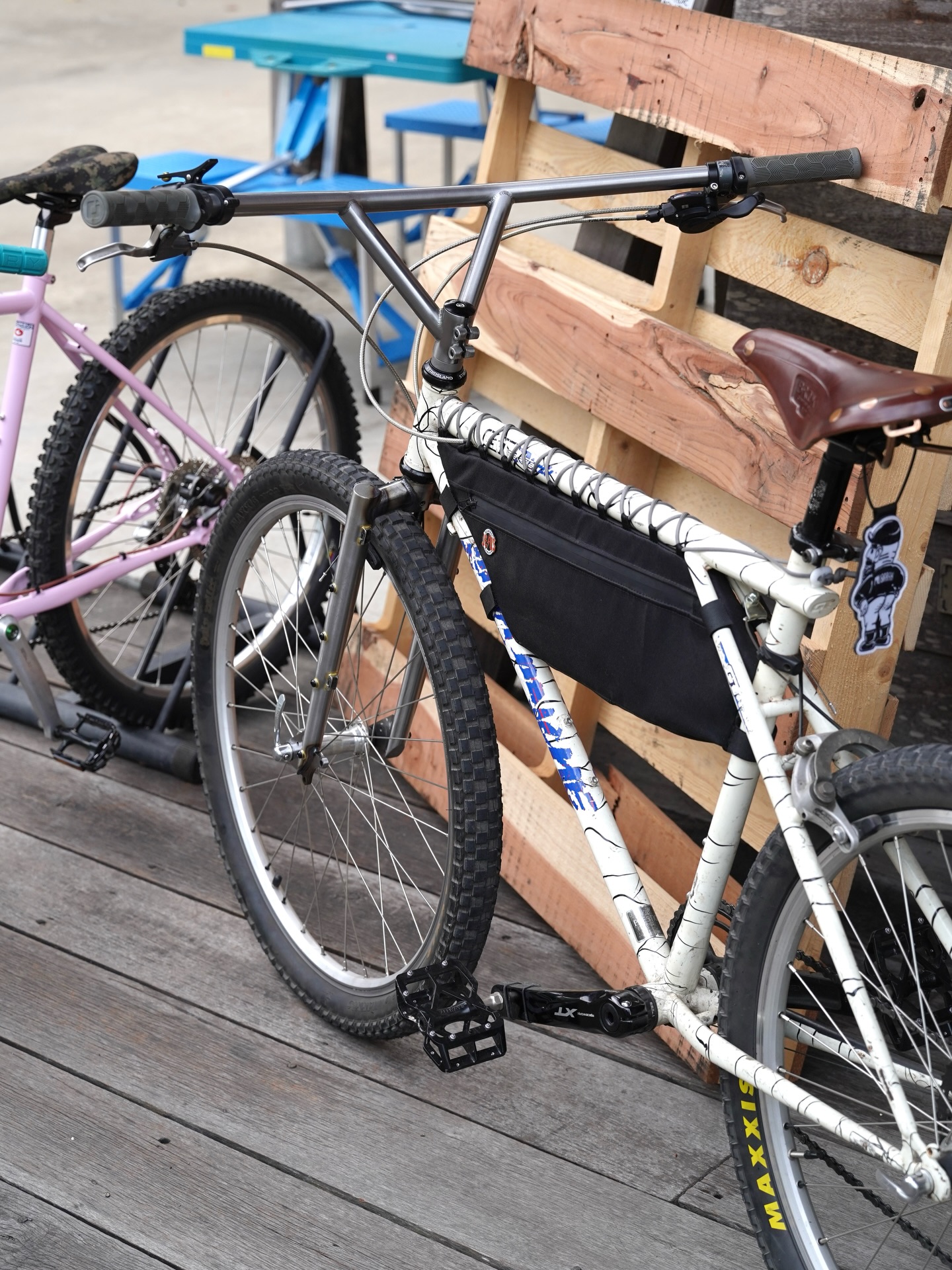 Installed @stridsland_journal Bull ship bar & Barnacle Lite fork 