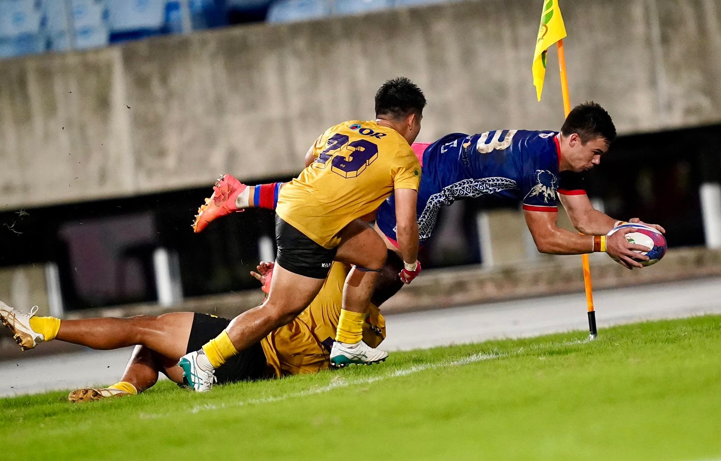 Philippine - Ned Ralph Plarizan Stephenson (@nedland11) dives over the ...