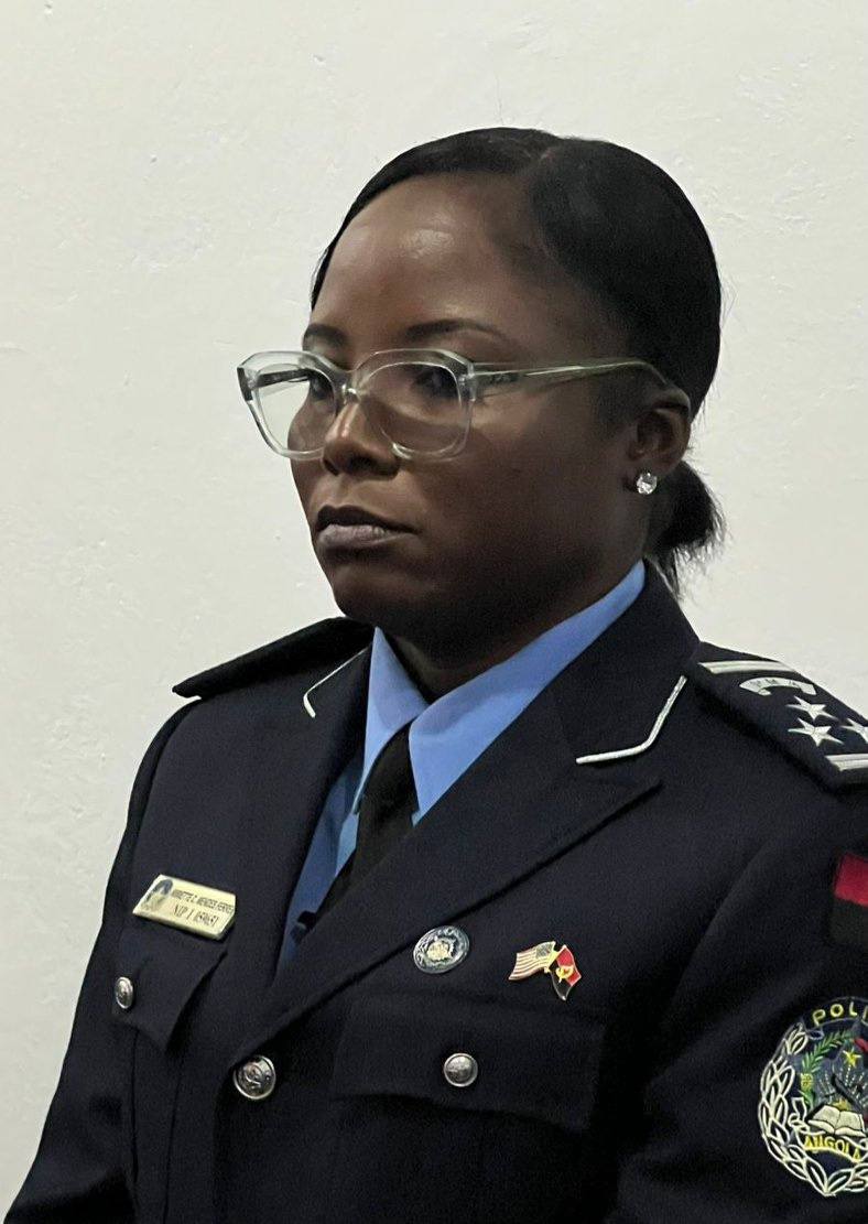Polícia Nacional de Angola... - Polícia Nacional de Angola