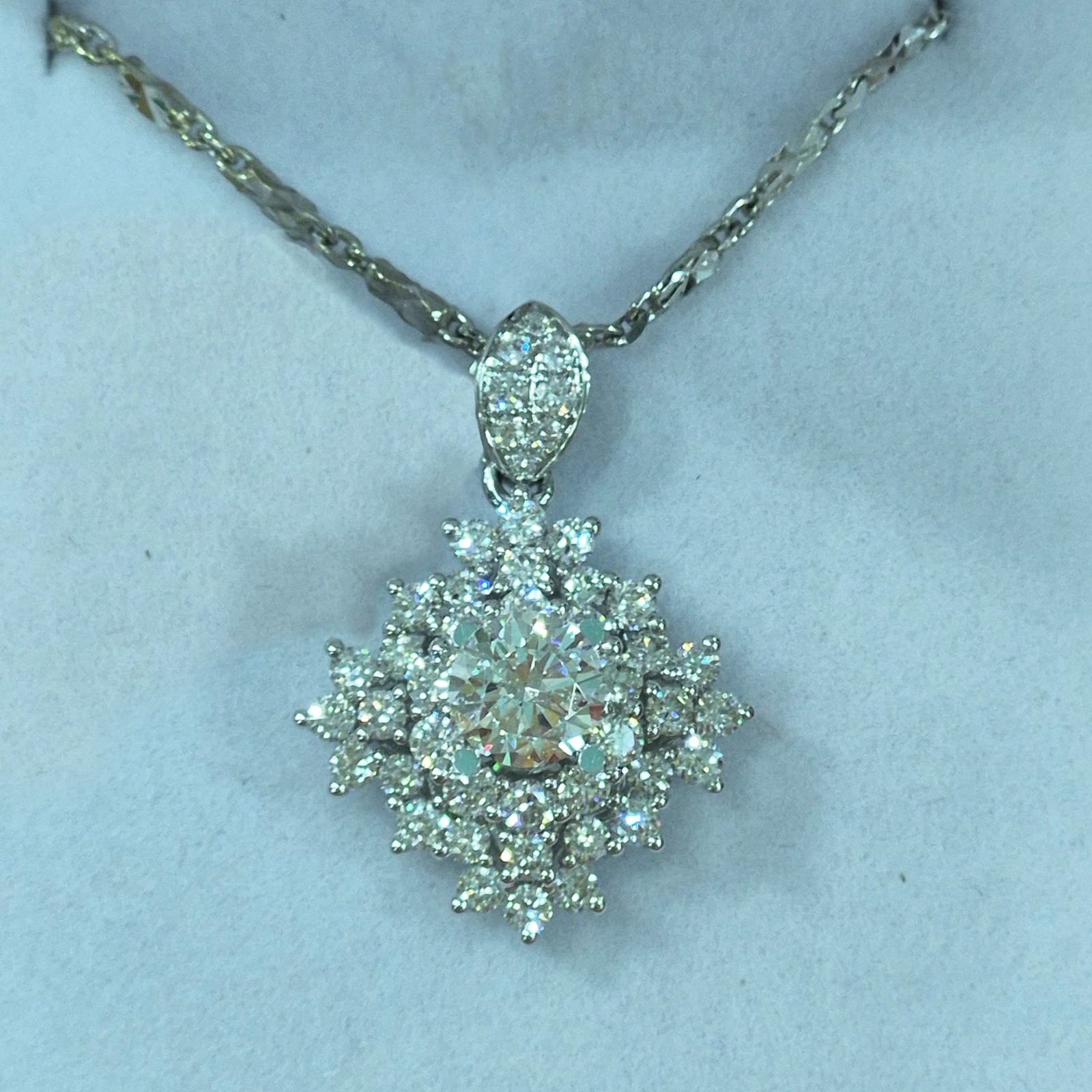 Inala Plaza - No one knows Diamonds better than Van Phat... | Facebook