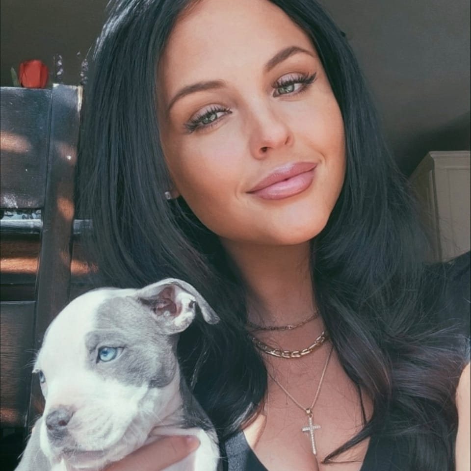 Bailey Nicole Bailey Nicole updated her profile picture.