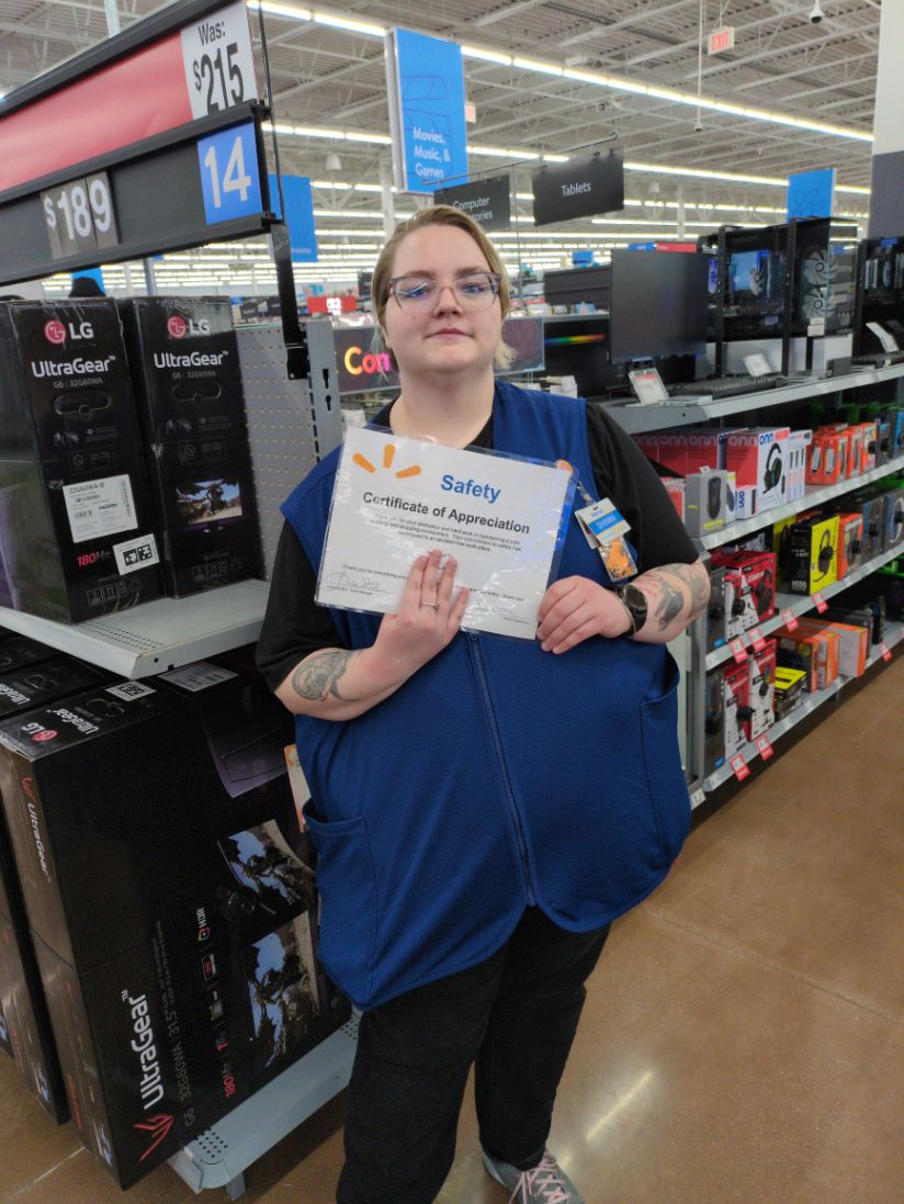 Walmart - Congrats Shanna on Safety Certificate walmart.onelink.me/UIev ...