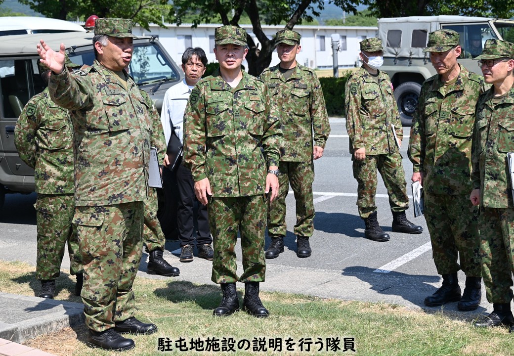 着任式】 西部方面混成団長と副団長が着任しました。 入江団長を核心