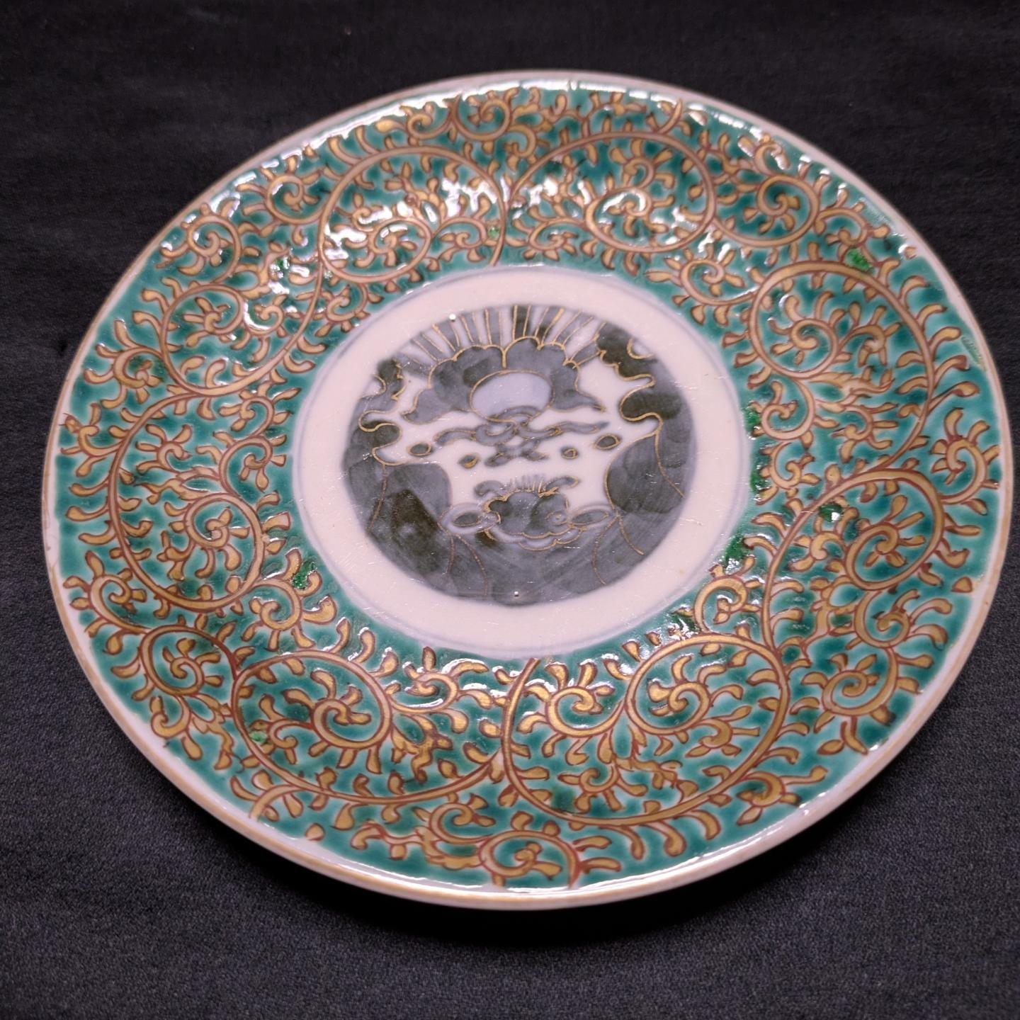 骨董器 古伊万里色絵金彩桃文8寸皿 24cm✕24cm 古伊万里赤絵金彩の存在