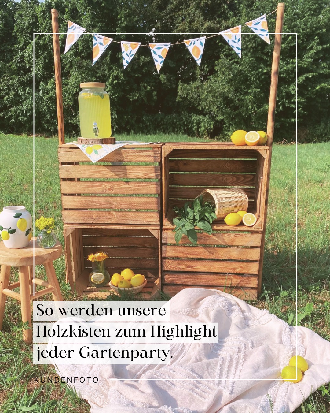 Wenn aus einfachen Holzkisten ein echter Hingucker wird... 🍋💛 Unsere Kundin hat mit unseren Holzkisten diesen wunderschönen Zitronenlimonaden-Stand gestaltet – sommerlich, kreativ und einfach zum Verlieben. ☀️ Ob Gartenparty, Geburtstag, Hochzeit oder