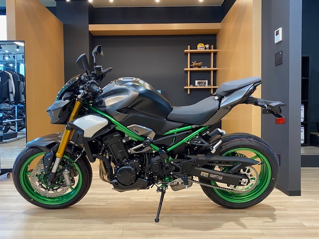 Z1000にマジカルレーシング バイザースクリーンを取り付けました