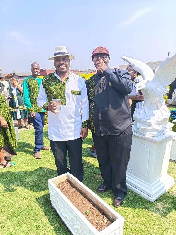Abut TShimo Om Nicee