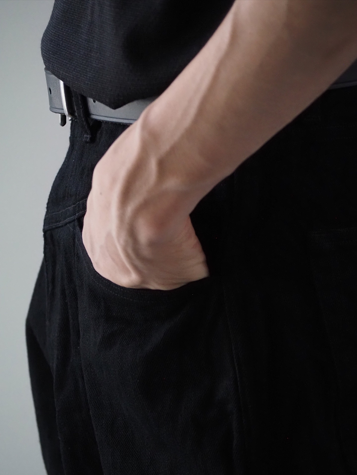COMOLI C03-03005 ブラックデニム テーパードパンツ color:BLACK size 