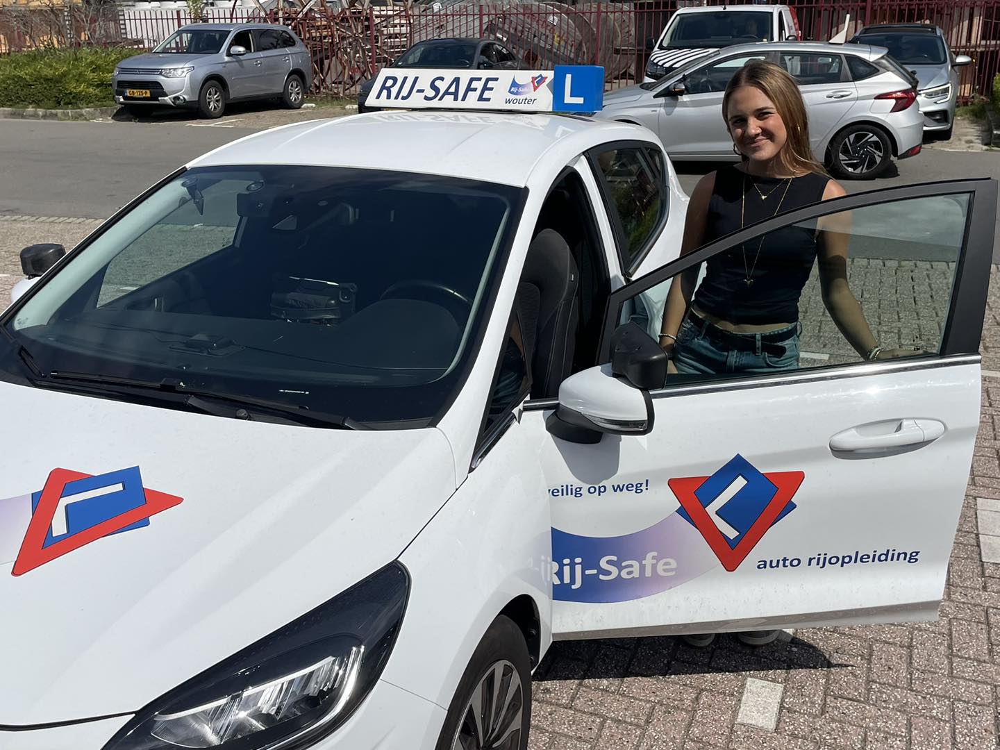 Rij-Safe auto rijopleiding - Vanmiddag moest Esmée Dalm bij Rij-Safe ...
