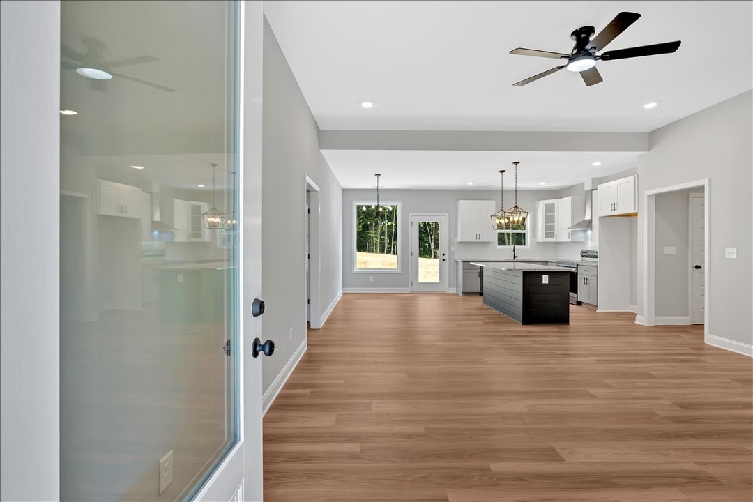 Picture of America's Best House Plans - Delivering 2,352 sq. ft., Plan 1776-00121 ...