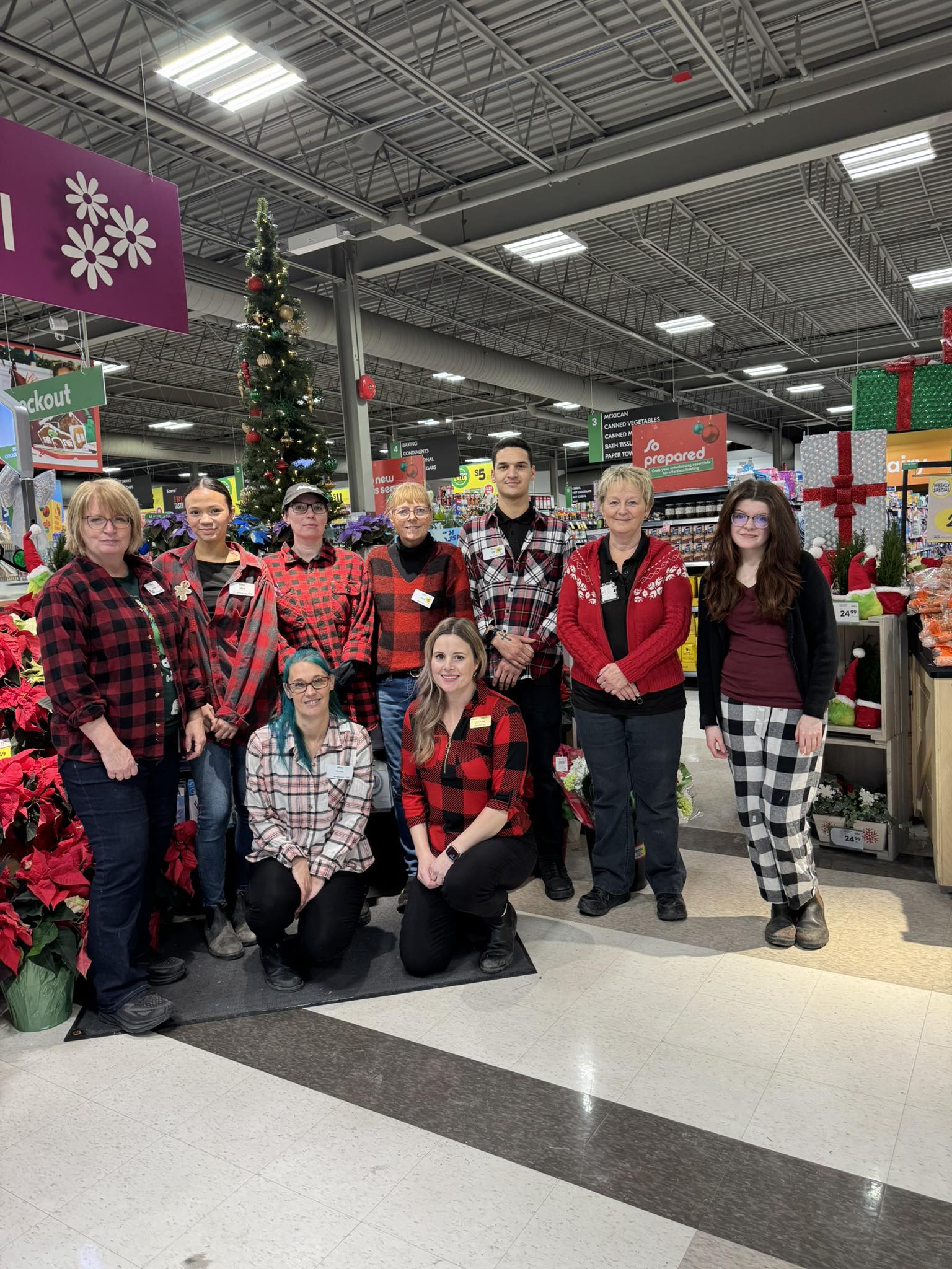 publix holiday dressing Tis the season! 🎄 For decades, we've put our spirit on display with festive aisles and departments. What's your favorite memory of shopping at during the holidays? 💚 #TBT double_points_mar22