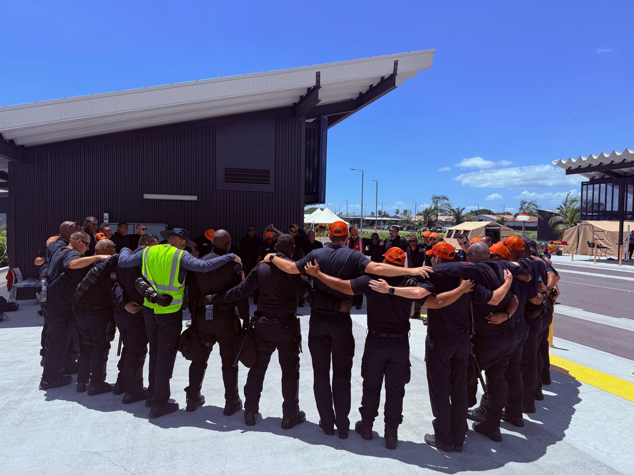 Australian - When good neighbours become good friends… Police Chiefs ...