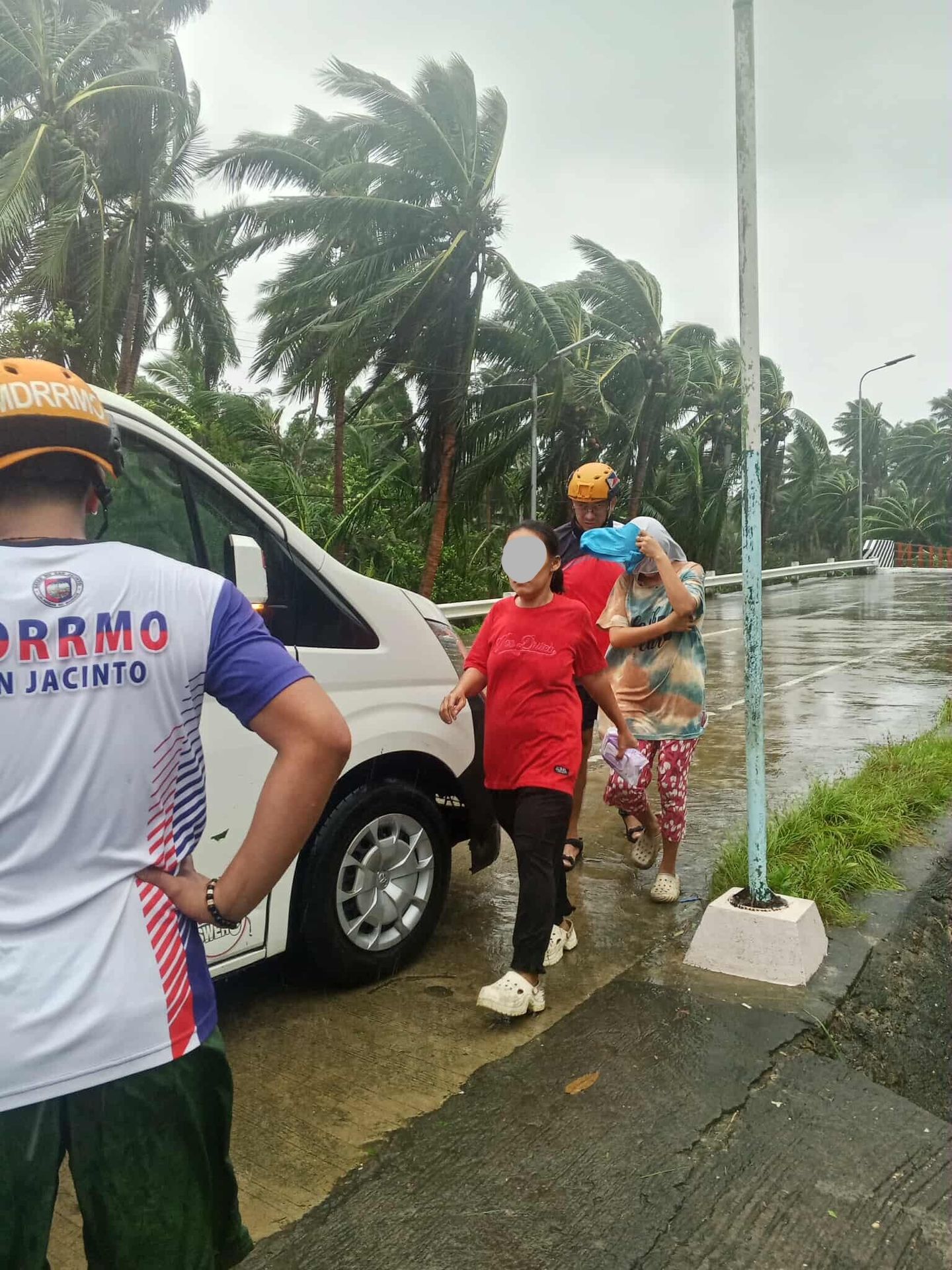 Rappler - Disaster personnel from San Jacinto, Masbate, conduct rescue ...