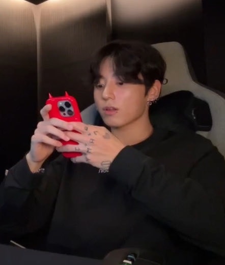Jungkook's new phonecase is “The Puffer Case - Cupid in Red” from