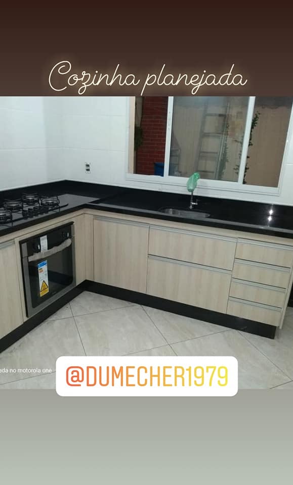 Cozinha planejada sob medida para o... - Fábrica dos Sonhos