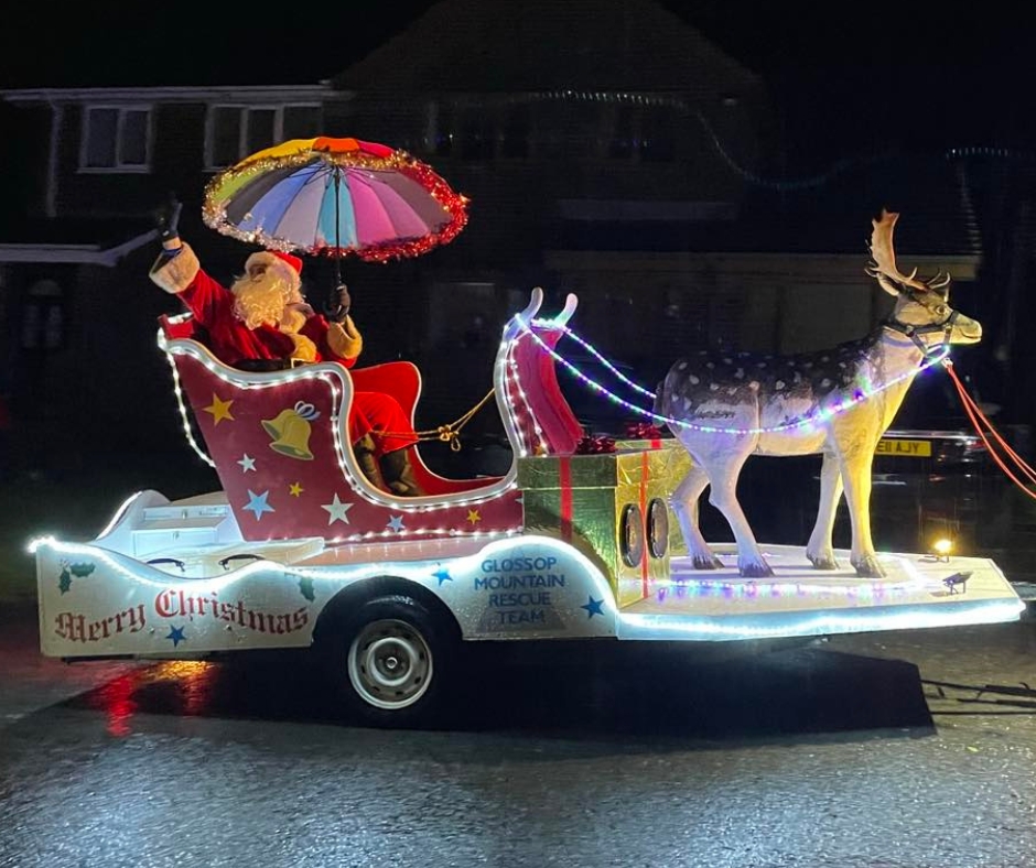 Glossop - Santa is back in Glossop with the Glossop Mountain Rescue ...