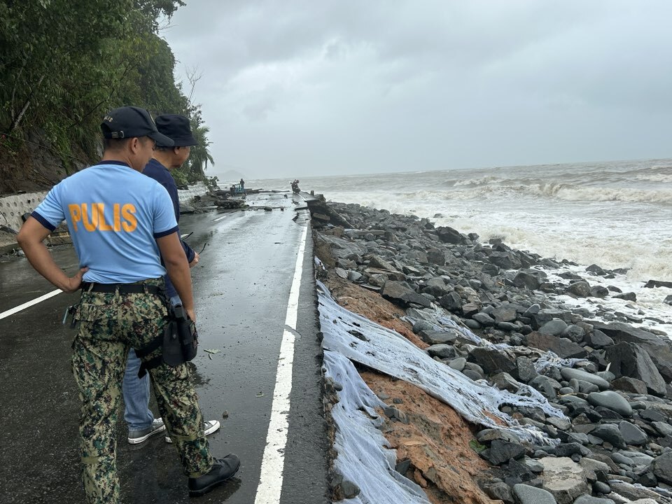Rappler - Amper Boulevard along the coast in Barangay Gupa, Dipaculao ...