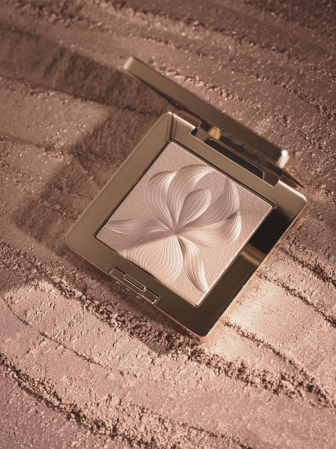 Sisley - 【5/1（金）新発売】 溶け込み、輝き、満ちてゆく。 内側から