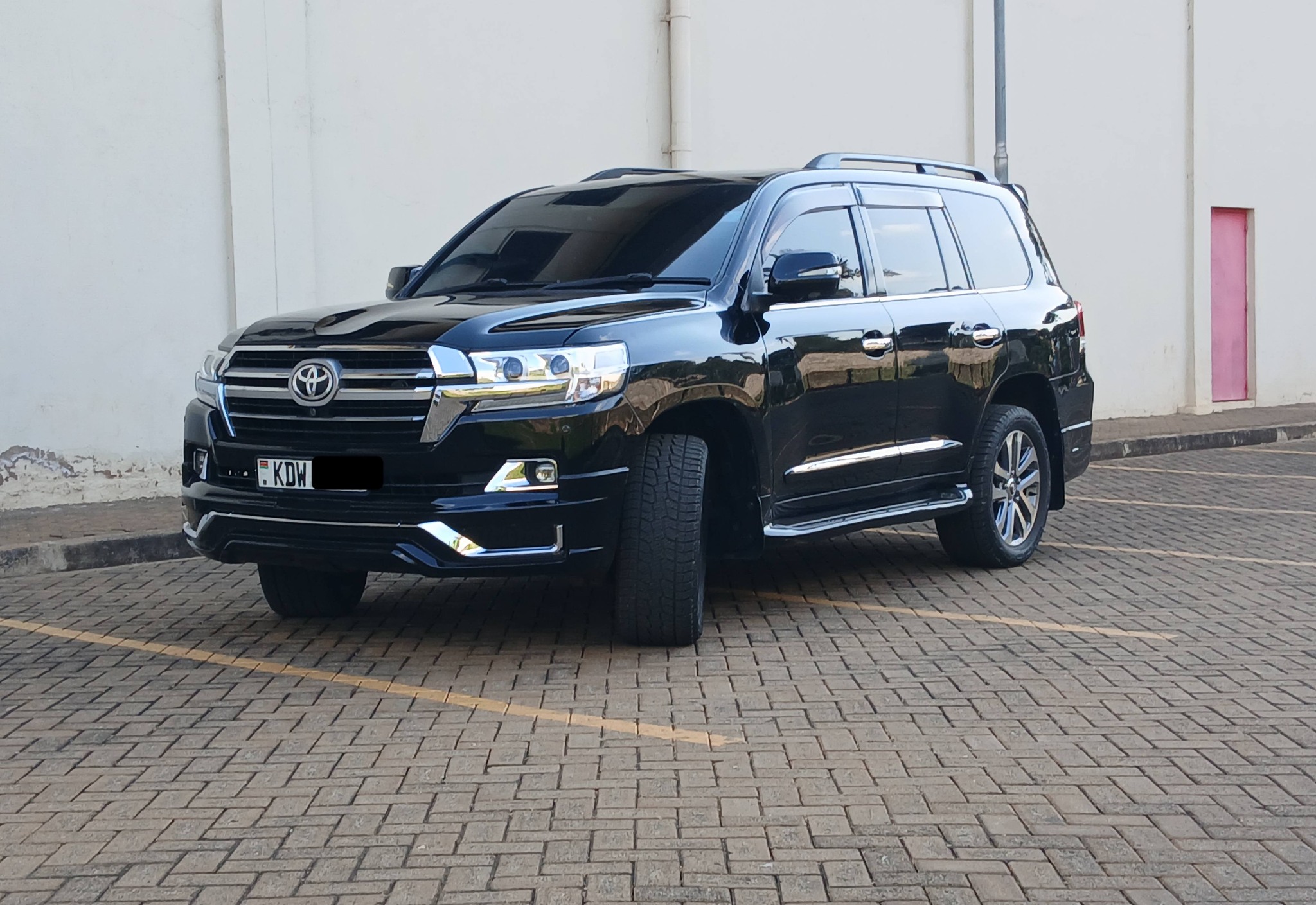 Very clean 2010 Toyota Landcruiser V8 ZX. Auto. 4600cc. Petrol
