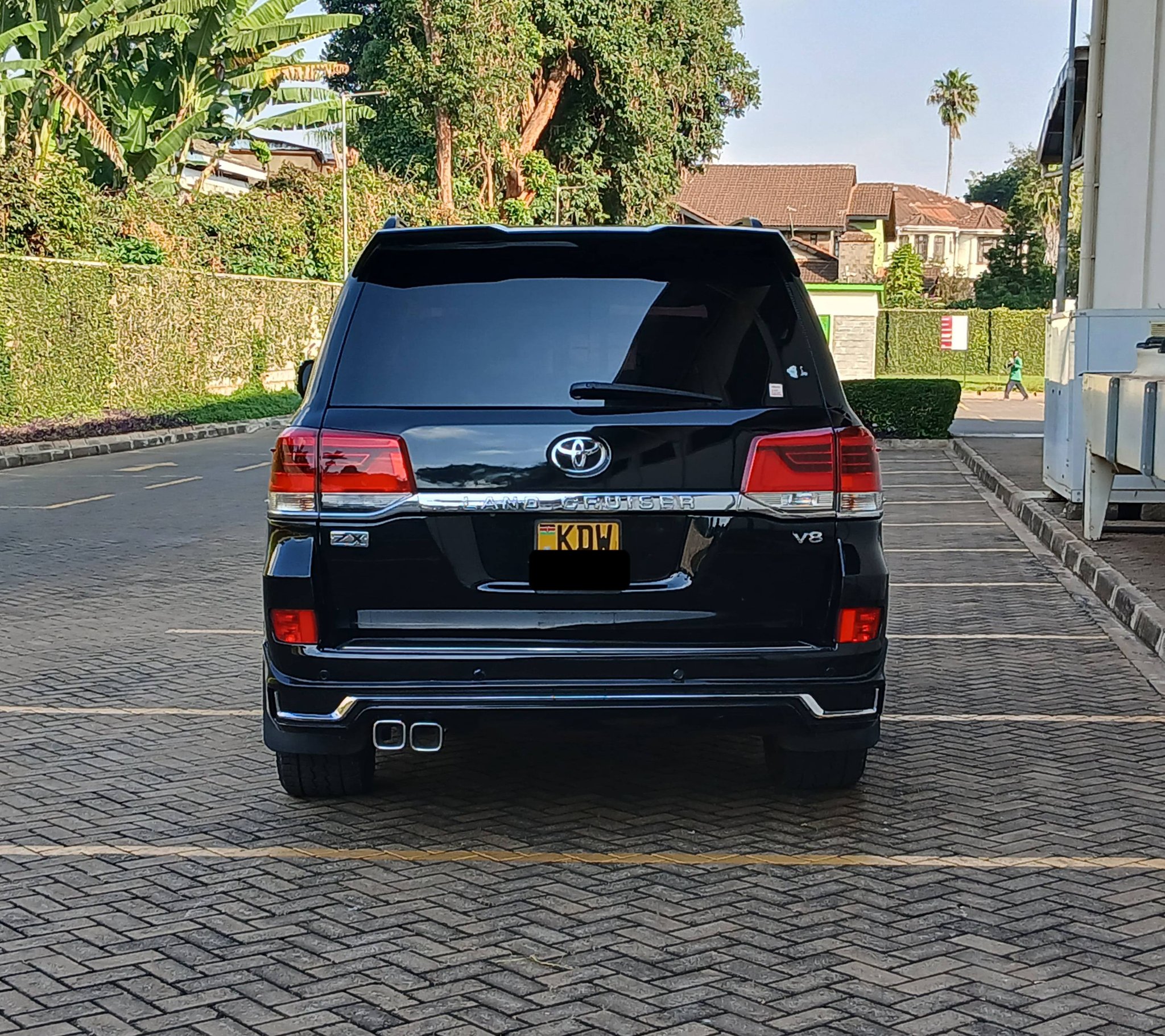 Very clean 2010 Toyota Landcruiser V8 ZX. Auto. 4600cc. Petrol