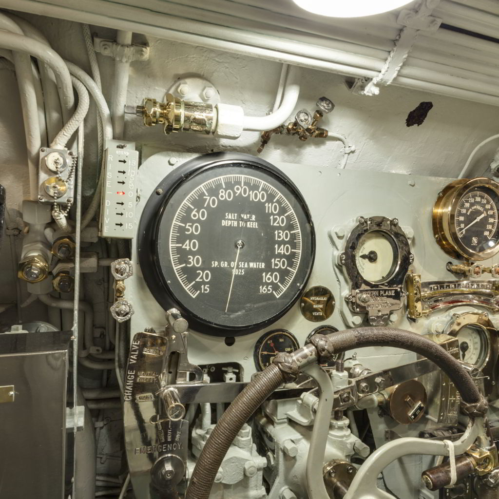 Cockpit360 - 360° view of the USS Bowfin's Control Room standing ...