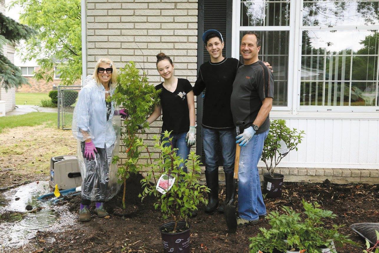 Detroit - Robin Tobin-Murav, Ryann, Ian and John Jacobson, all of West ...