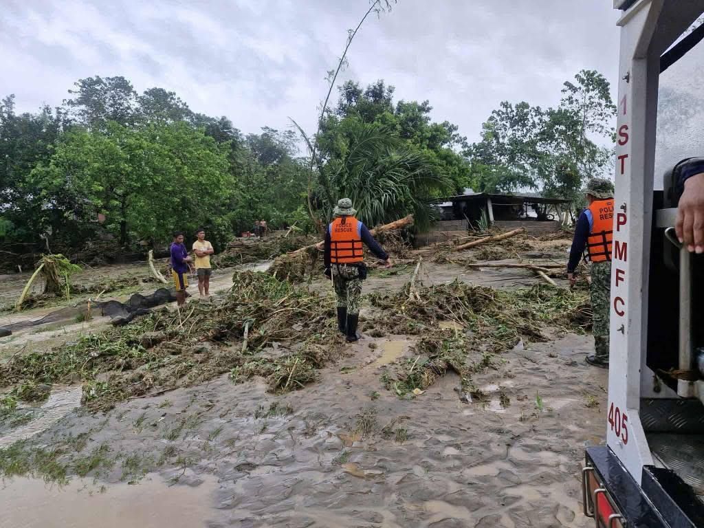Rappler - Police and rescue personnel in Kalinga conduct disaster ...