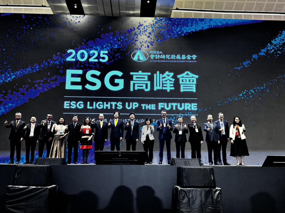 中華電信CSR粉絲團 - 【中華電信 x 2025 ESG高峰會】 以科技引領永續發展，共創美好未來！ 在今年... | Facebook