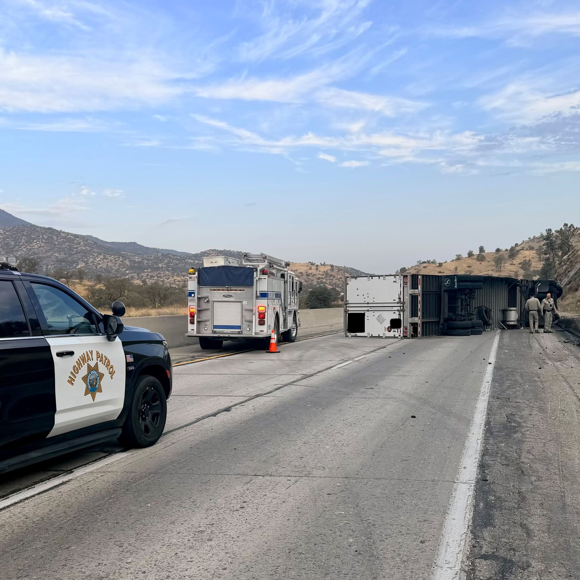 Champtown/Check It！The EP CHP - 🚨🚨 Traffic Alert 🚨🚨 8/11/26 at 7:30AM One lane is OPEN