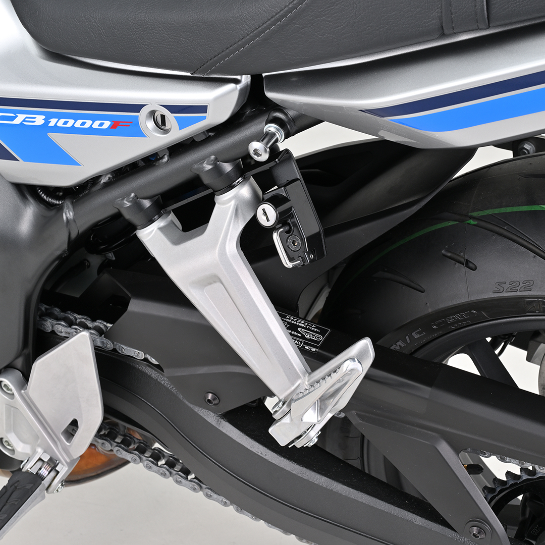 すー 昨日に引き続き、CB1000F用パーツのご紹介です。本日は2種類の