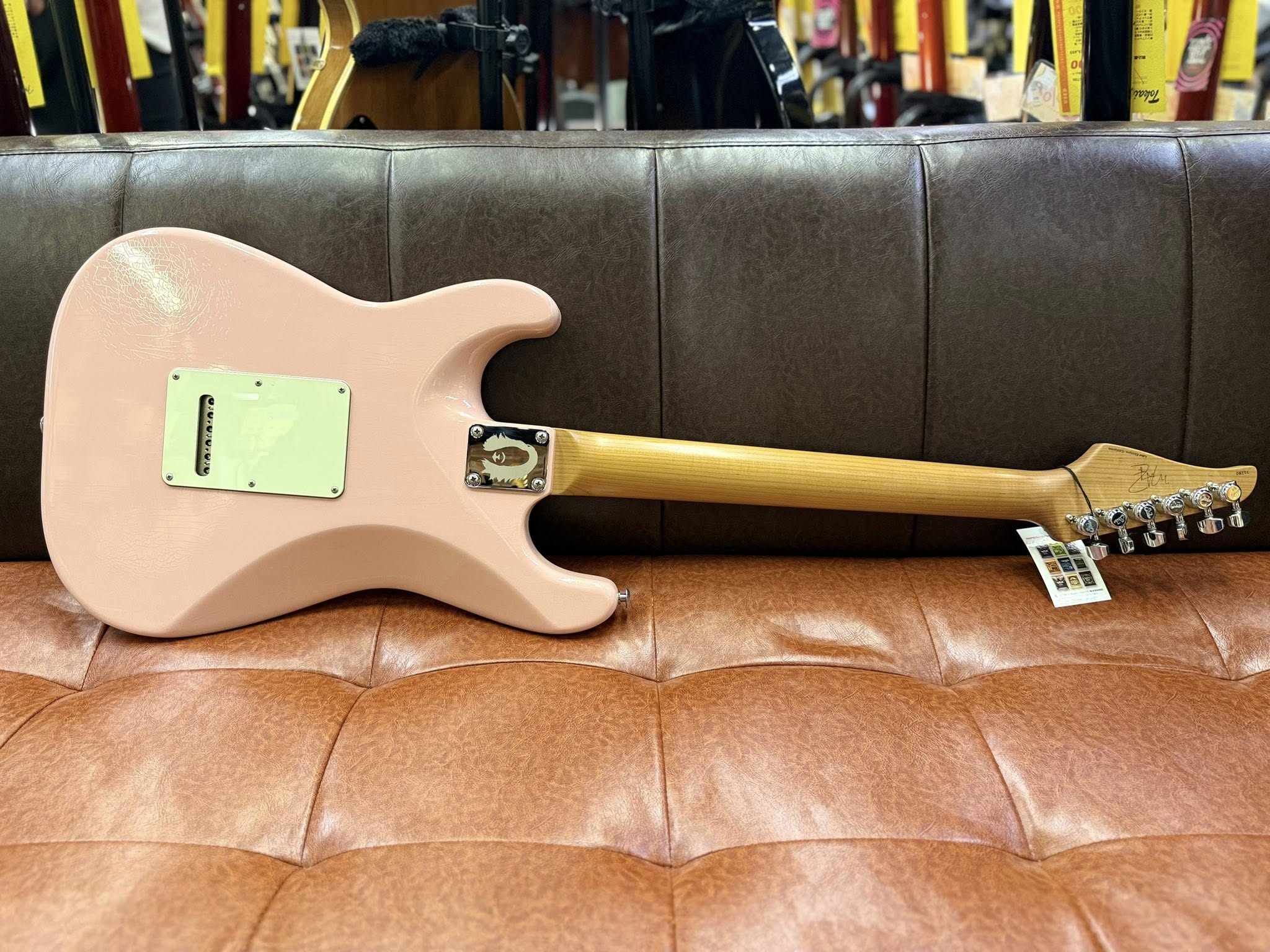 Suhr Mateus Asato Signature Series Classic S – Shell Pink Antique