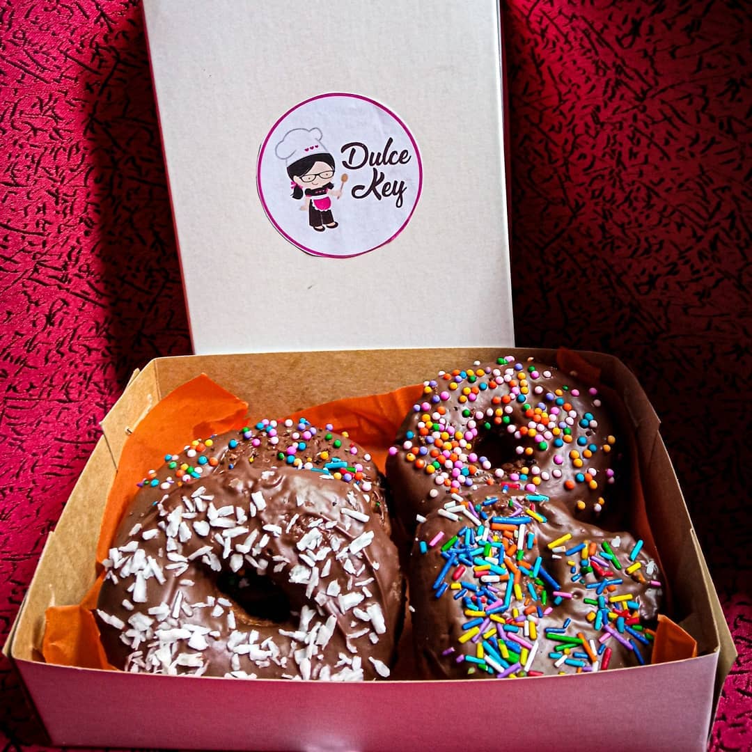 dulcekeyoficial - DONAS DULCE KEY 🤤🍩🍩 CAJITA CON 4 DONAS...