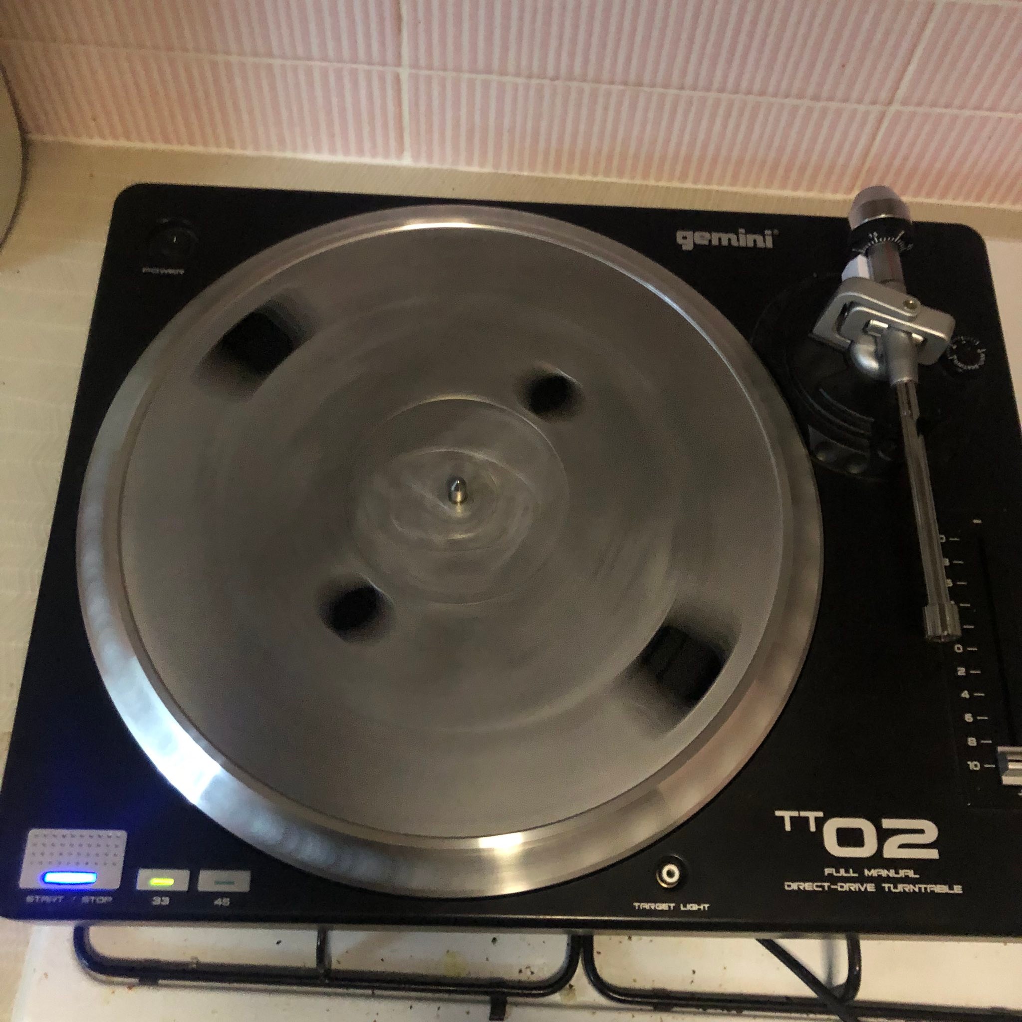 Gemini TT02 full manual direct drive turntable It powers on