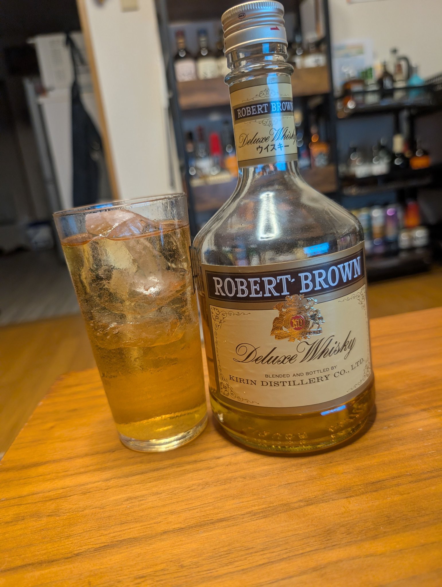 昨夜開けて飲んでみた旧ボトルのボウモアカスクストレングス。思った
