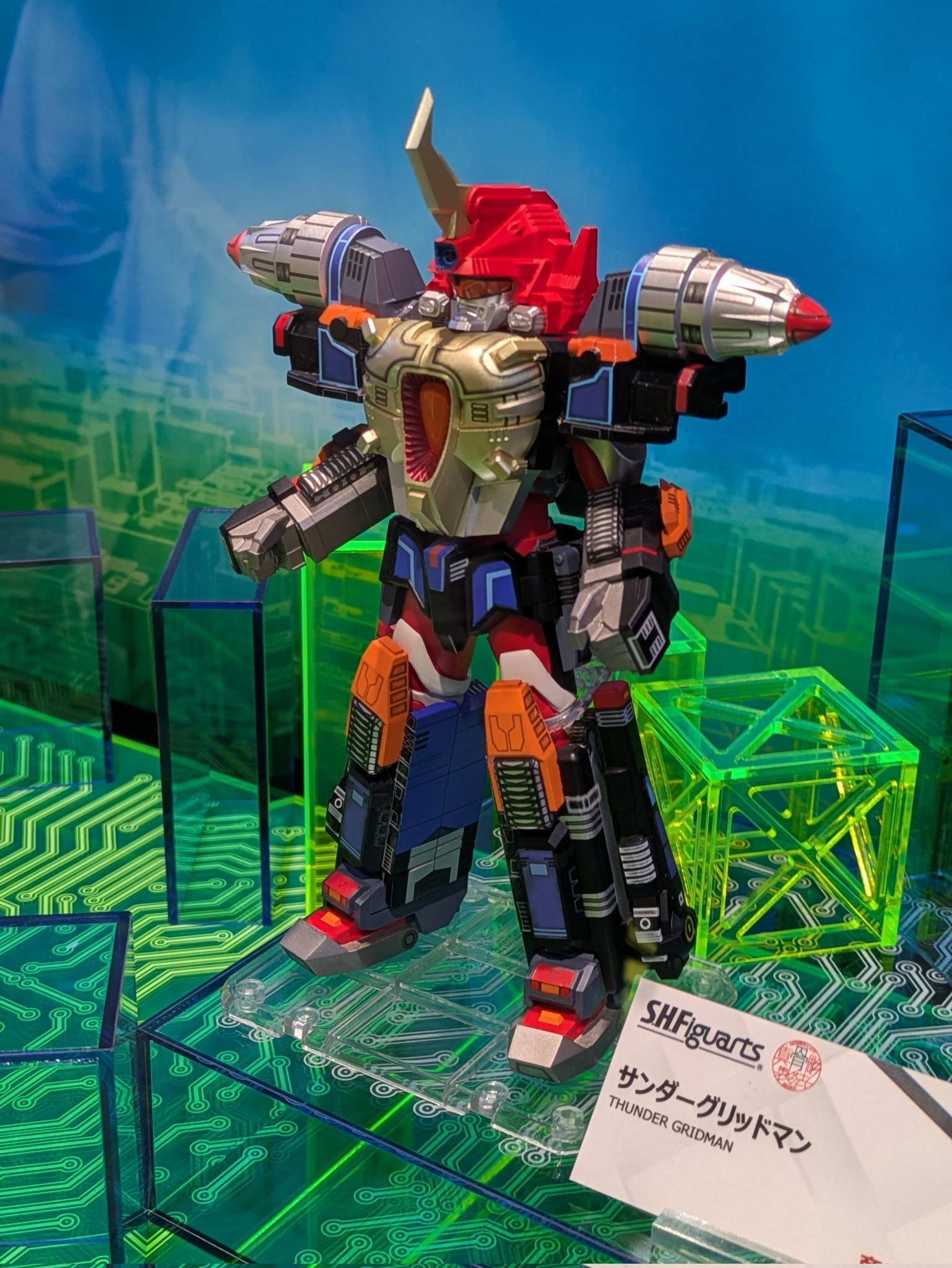 Hero of digital and tokusatsu worlds ⚡? Gridman returns in 