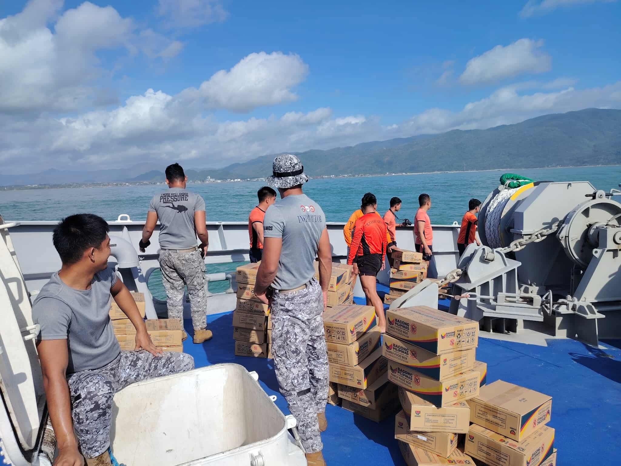 Rappler - The Philippine Coast Guard transports around 10,000 family ...