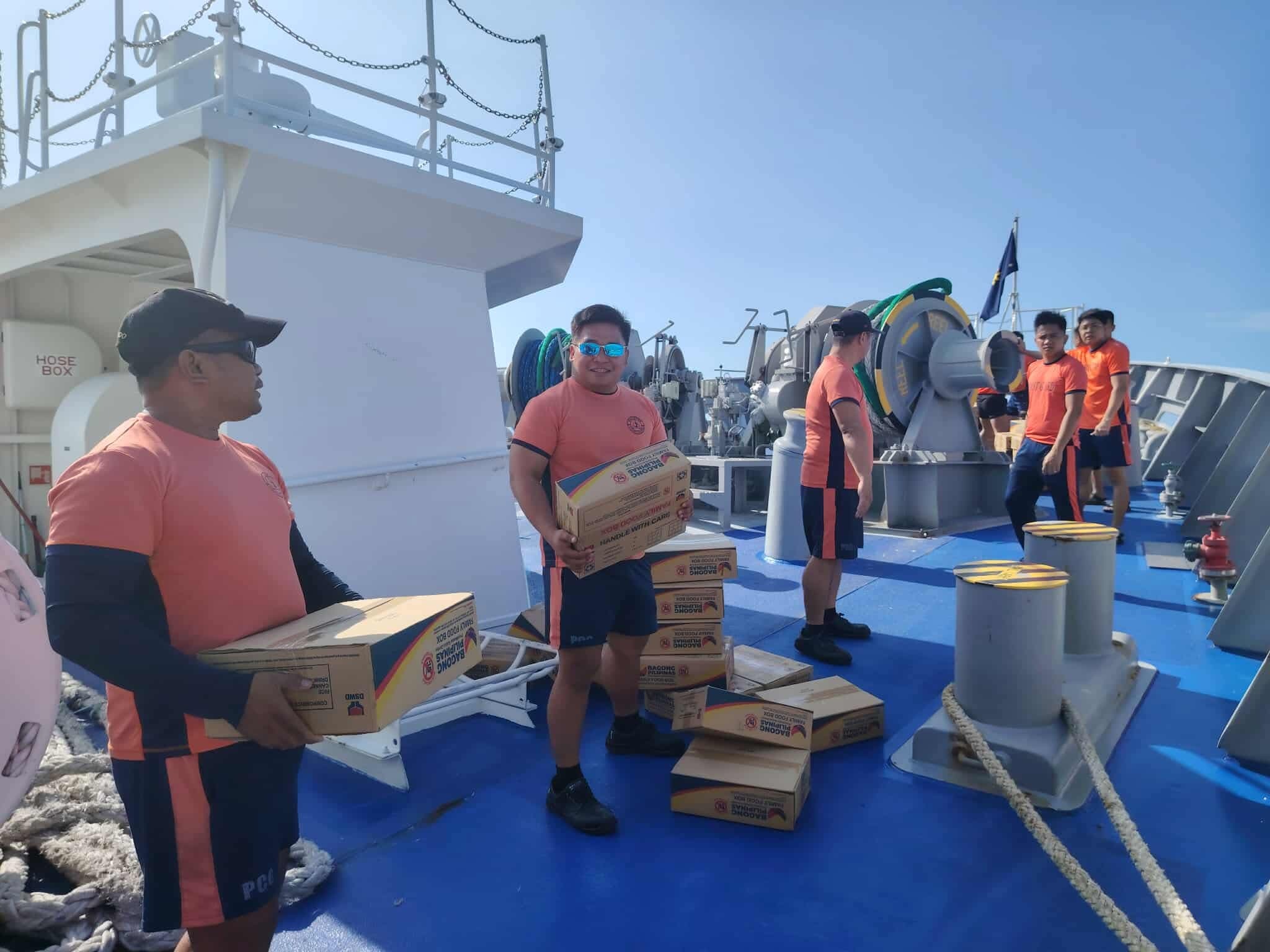 Rappler - The Philippine Coast Guard transports around 10,000 family ...